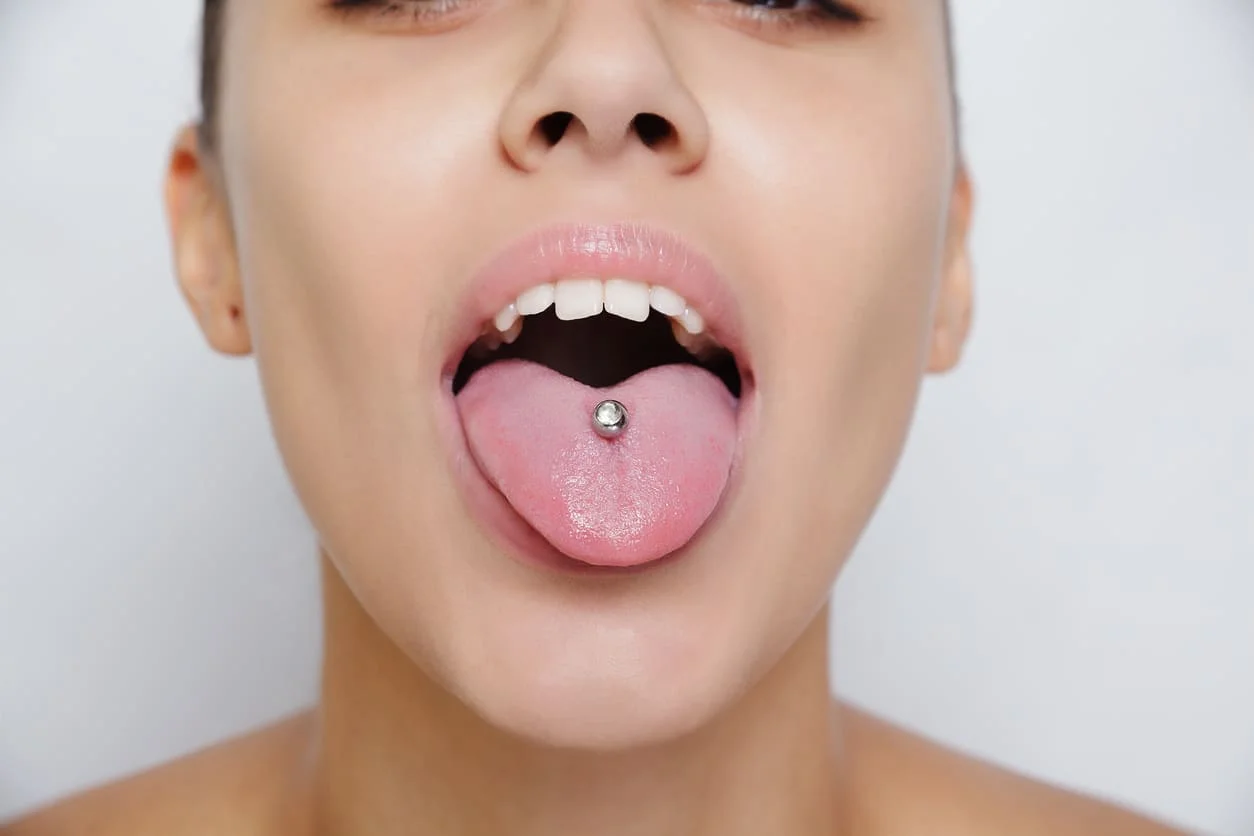 Piercing lengua Mujer Plaza Mayor Piercing lengua Mujer Plaza Mayor