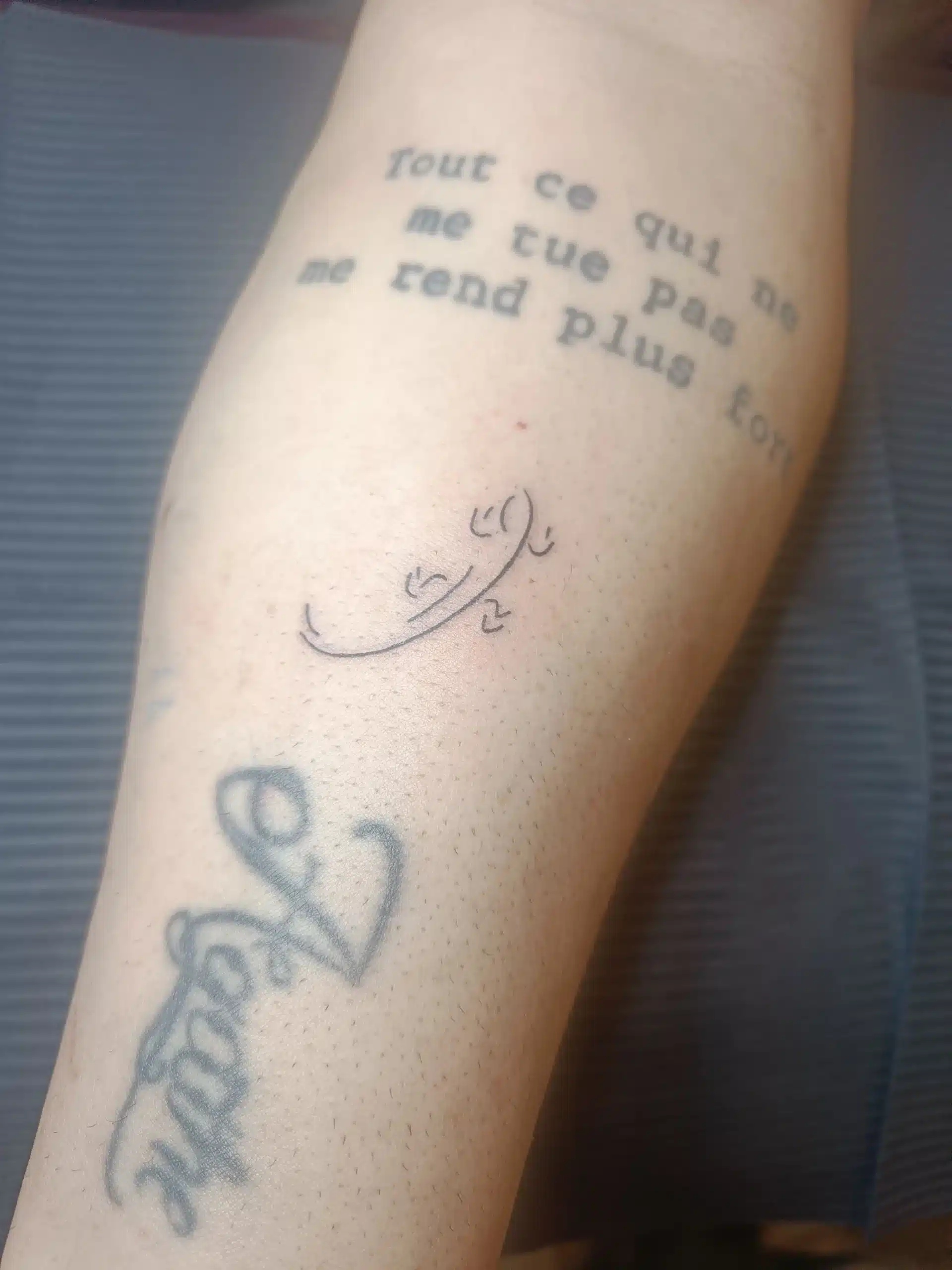 Lagartija Línea fina - Fine line - Woman Tattoo - Madrid Centro Lagartija Línea fina - Fine line - Woman Tattoo - Madrid Centro